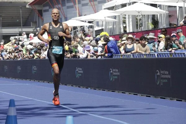 Hendrik Becker ist bei der Triathlon-WM in Australien Vizeweltmeister geworden